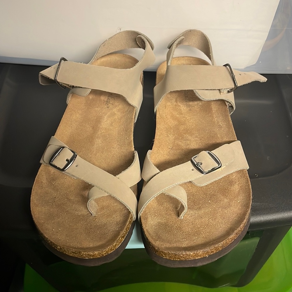 American Eagle Sandals